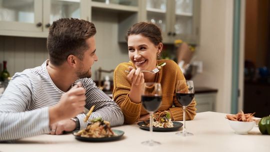 Dieta pudełkowa dla par. Jak pogodzić różne cele przy jednym stole?