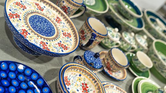 Dobieramy elementy zastawy stołowej z odcieniami zieleni - pomysły