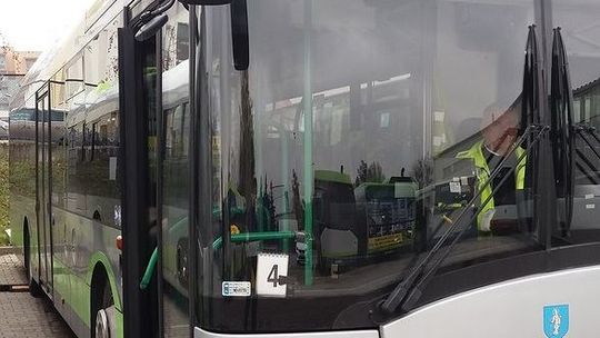 Drogowcy zawieszają dwie linie autobusowe 