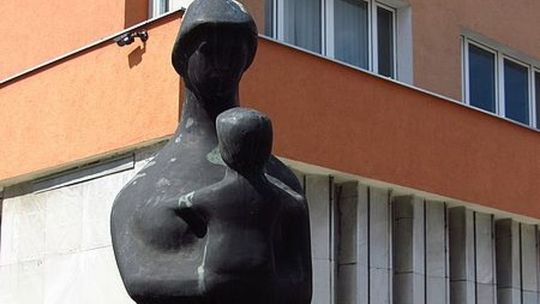 Gdzie w Olsztynie stanie rzeźba "Macierzyństwo"?