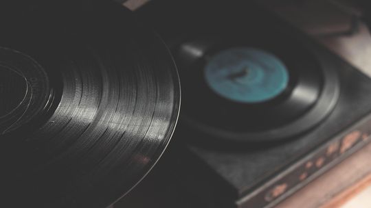 Jak urządzić kącik audiofila w domu? Praktyczny poradnik dla miłośników analogowego brzmienia