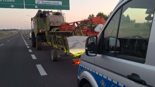 Jechał kombajnem drogą ekspresową