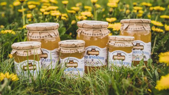 Miody naturalne w codziennej pielęgnacji skóry kobiet