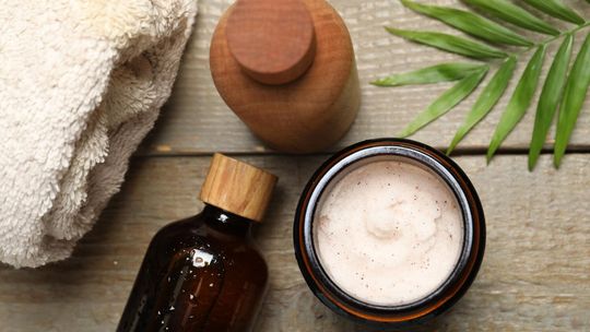 Naturalne kosmetyki do ciała ? jak pielęgnować skórę bez chemii?