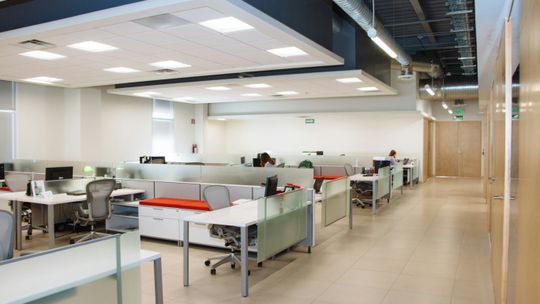 Nowoczesne biuro, w którym liczy się funkcjonalność