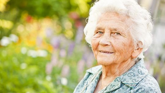 Olsztyn uczy seniorów, jak nie stracić oszczędności życia. Ruszył ogólnopolski program
