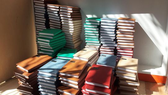 Oprawa zeszytowa książek ? charakterystyka i zalety