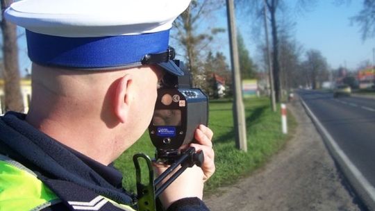 Pędził prawie setką przy ograniczeniu do czterdziestki. Stracił prawo jazdy