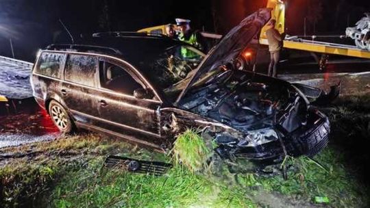 Pijany wjechał w stojące na poboczu pojazdy