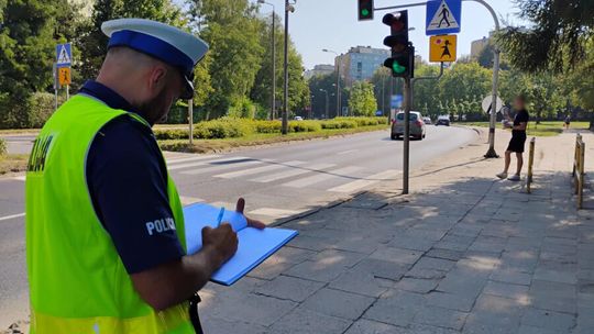 Policjanci sprawdzali oznakowanie dróg w pobliżu szkół