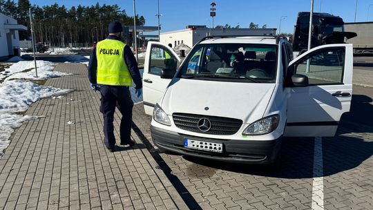 Policjanci z Olsztynka odzyskali skradzionego na terenie Niemiec mercedesa