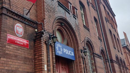 Pracownicy policji włączają się w pomoc