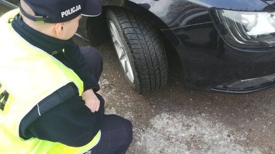 Przygotuj się do zimy - wymień opony na zimowe, aby być bezpiecznym na drodze.