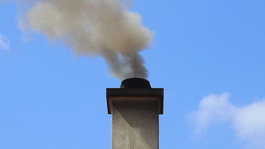 Sezon grzewczy przed nami. Zadbajmy o ciepło w domach i powietrze za oknem