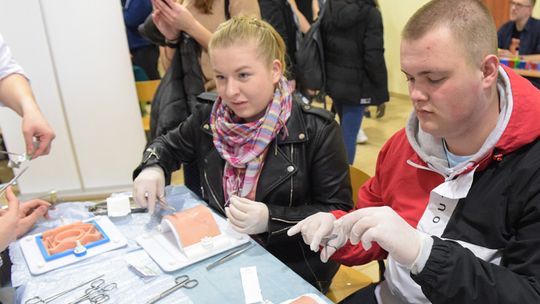 Studenci UWM mistrzami Polski w szyciu chirurgicznym