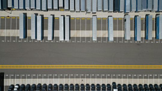 Transport międzynarodowy – dlaczego wybór spedycji ma tak duże znaczenie?