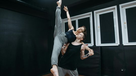 Twoja taneczna przygoda - jak wybrać idealną szkołę tańca w Krakowie?