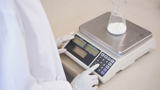 Waga laboratoryjna w praktyce: jak zapewnić wiarygodność wyników w kontroli jakości