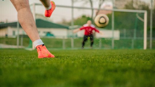 Wakacyjne zajęcia sportowe na olsztyńskich Orlikach