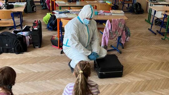 Zabawy z kryminalistyką. Policyjny technik w szkole podstawowej