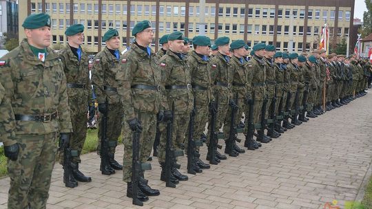 Żołnierze przemaszerują przez Olsztyn