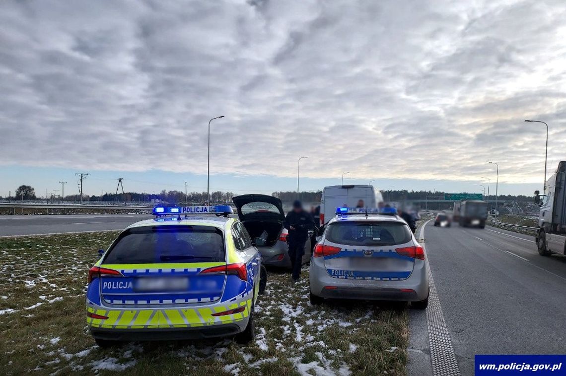 34-latek zatrzymany po pościgu. Spowodował zagrożenie na drodze i przewoził kontrabandę