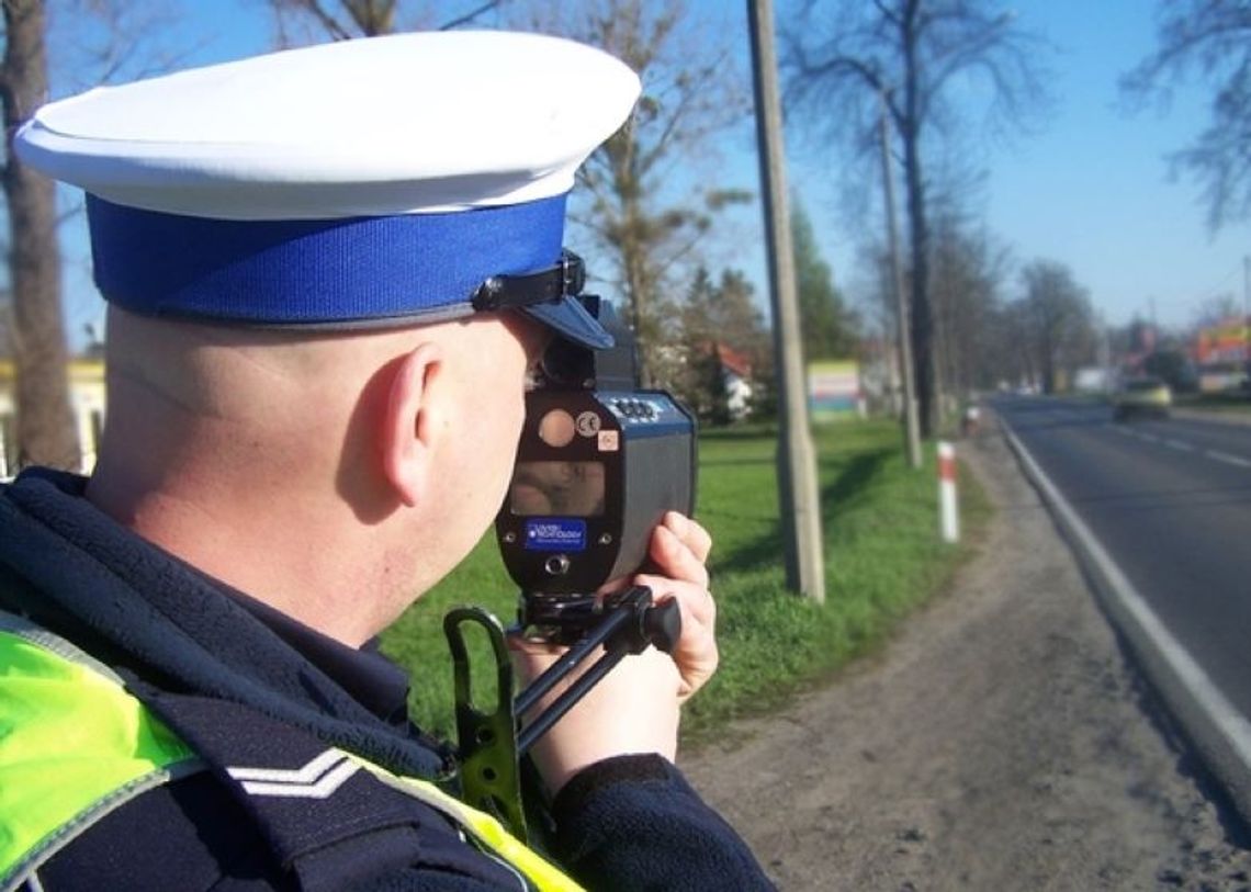 Pędził prawie setką przy ograniczeniu do czterdziestki. Stracił prawo jazdy