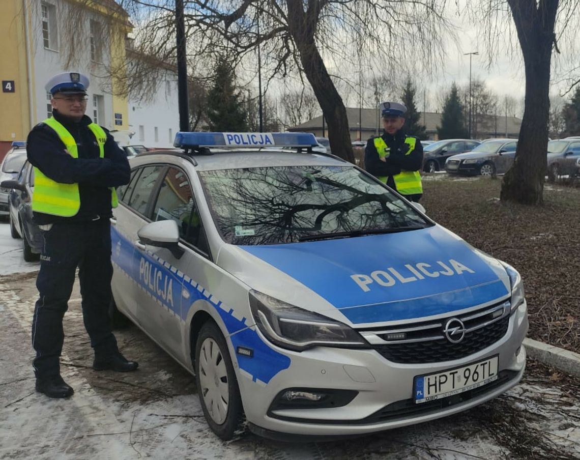 Policjanci zareagowali i pomogli mężczyźnie, który znalazł się w sytuacji zagrażającej jego życiu