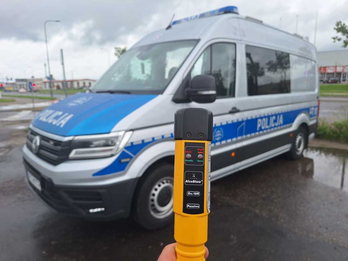Przyjechał do stałego punktu kontroli autokarów. Był po alkoholu i z przekroczonym czasem pracy na koncie