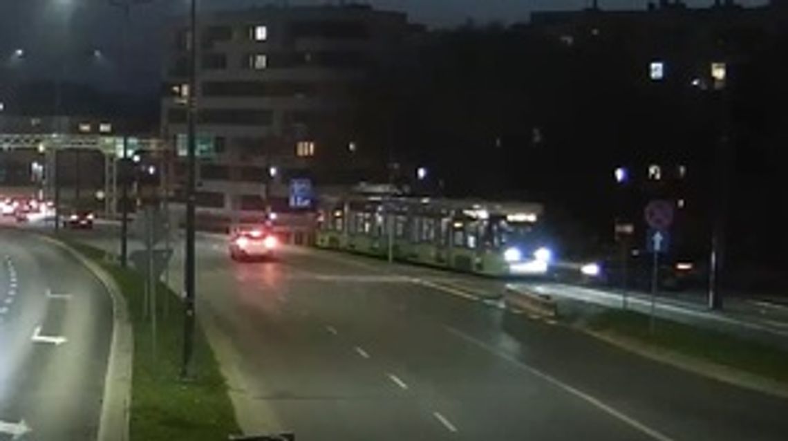 Spowodował kolizję z tramwajem - 65-latek stracił prawo jazdy