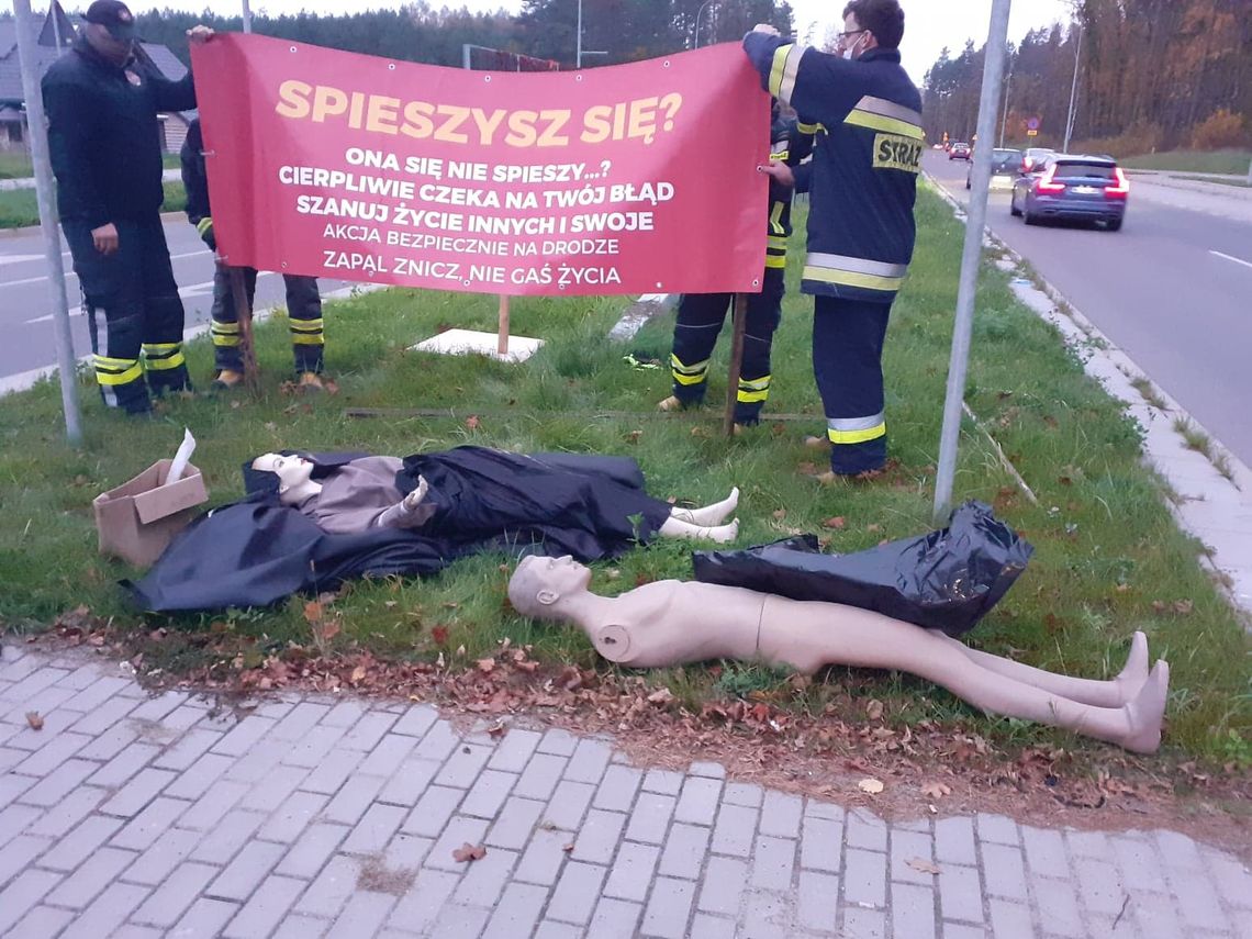 Strażacy z OSP Bartąg pod Olsztynem ustawili ... kostuchę