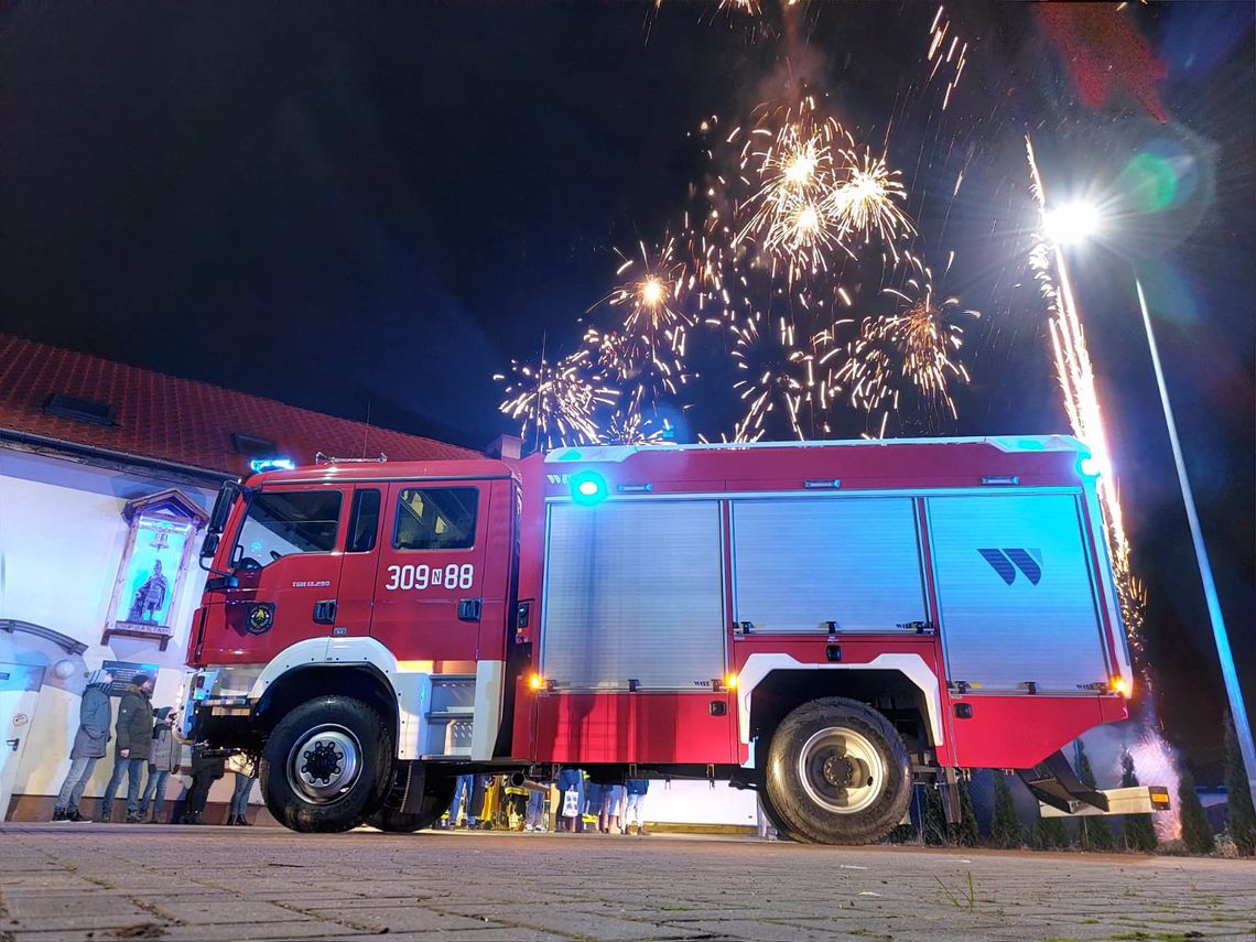 Strażacy z OSP Bartąg z nowym wozem za frekwencję w wyborach