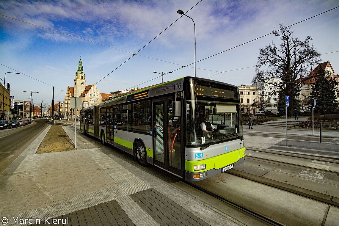 Wszystkich Świętych 2025. Zmiany w organizacji ruchu w Olsztynie od 1 do 3 listopada